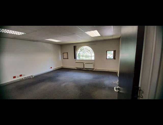 639M² OFFICE TO LET IN HYDE PARK